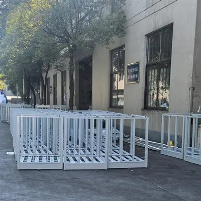 Se pot folosi cadre stivuibile într-un subsol?